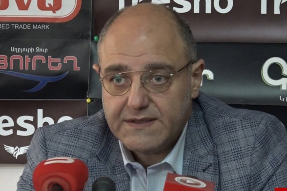 Ինչպես տեսնում եք՝ շոուն սցենարով է գնում